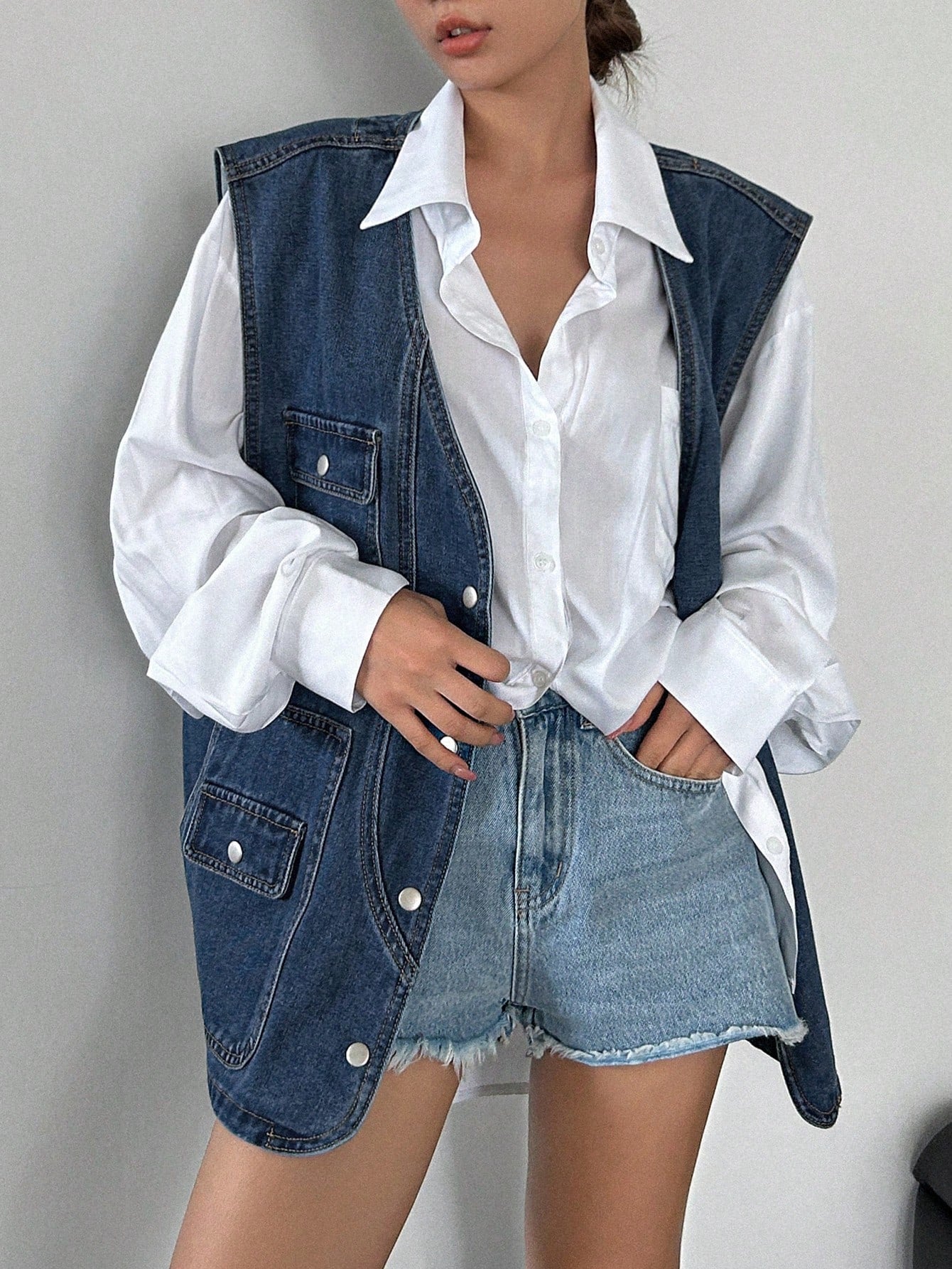 سترة دنيم بجيوب ذات طية بدون قميص