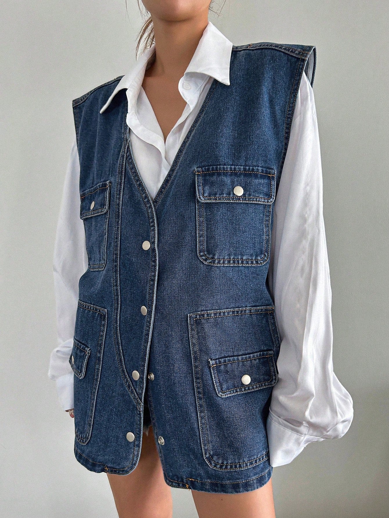 سترة دنيم بجيوب ذات طية بدون قميص