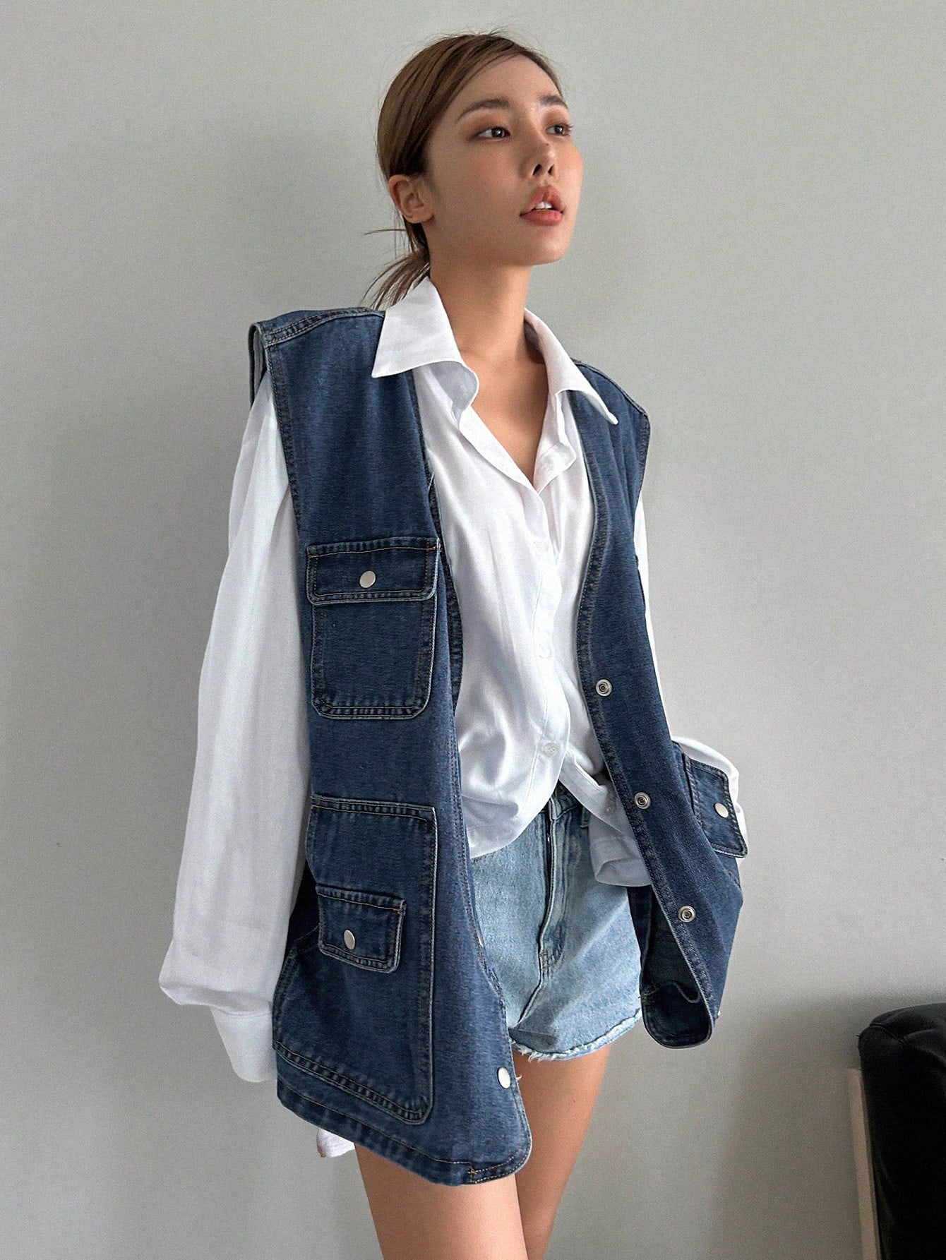 سترة دنيم بجيوب ذات طية بدون قميص