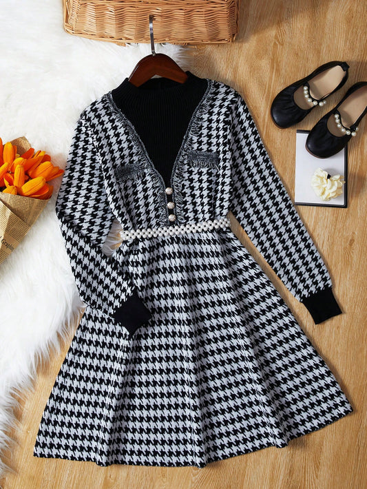 فستان نمط مسنن بتفاصيل رفرف بدون حزام بنت طفل