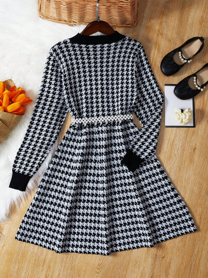 فستان نمط مسنن بتفاصيل رفرف بدون حزام بنت طفل