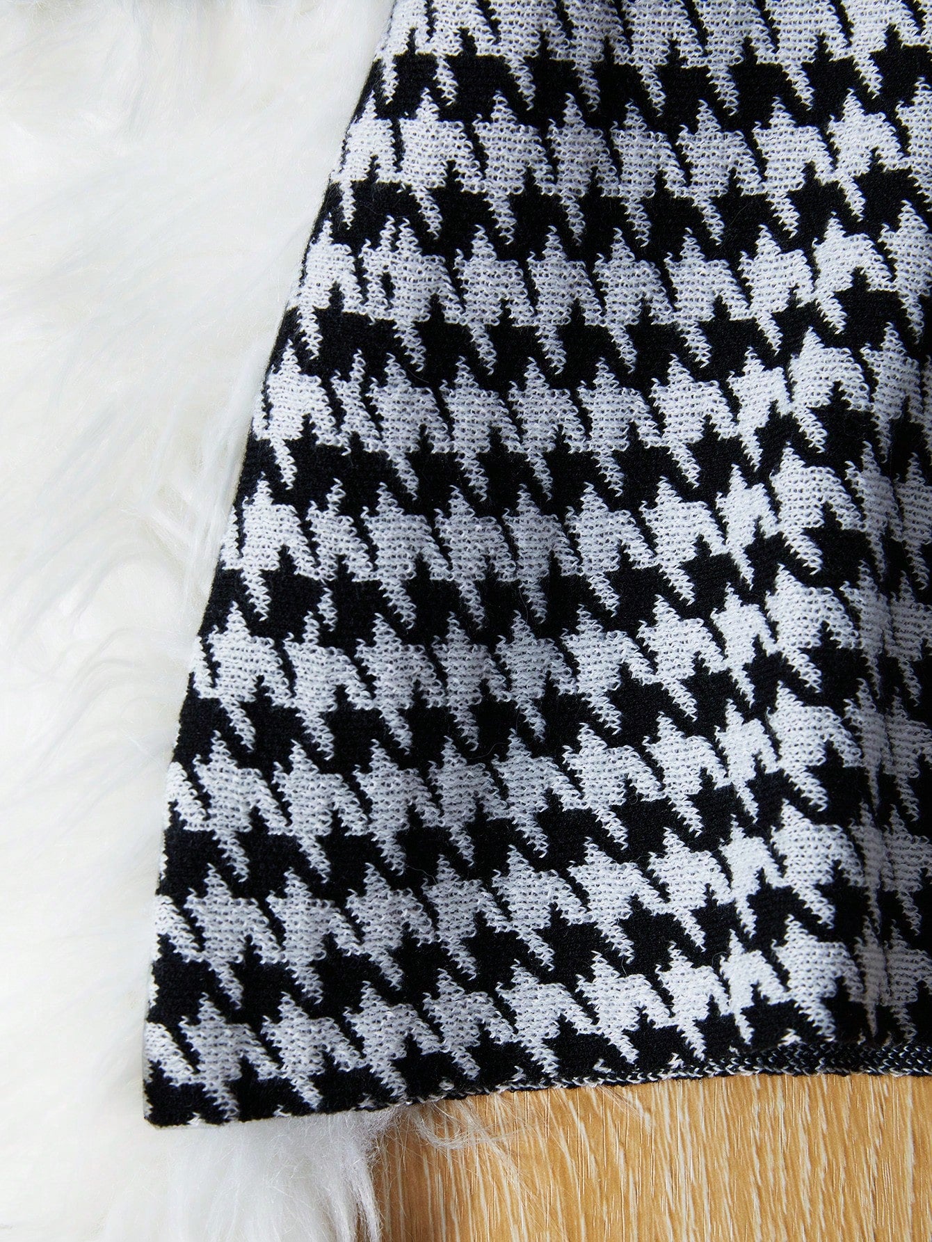 فستان نمط مسنن بتفاصيل رفرف بدون حزام بنت طفل