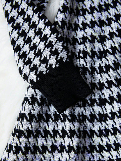 فستان نمط مسنن بتفاصيل رفرف بدون حزام بنت طفل