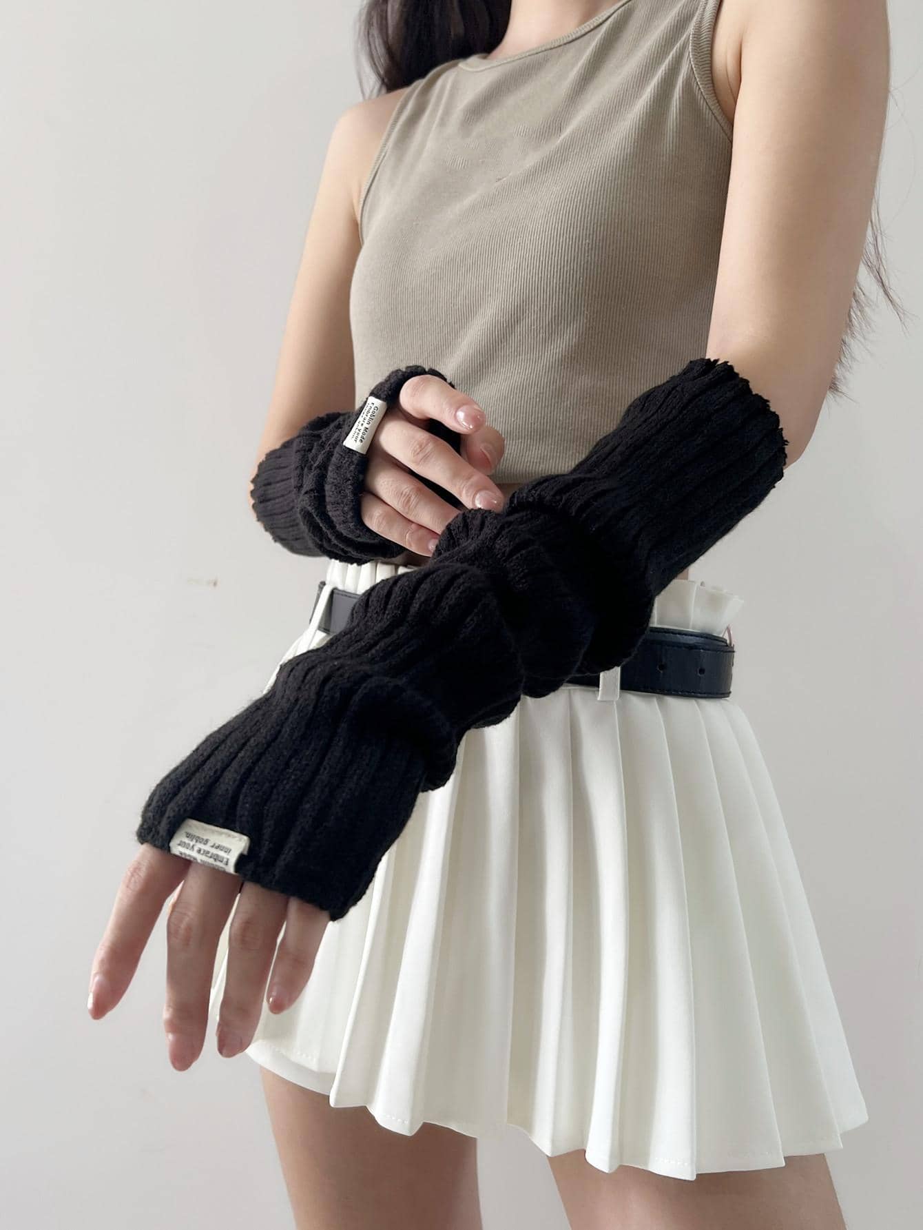 قفازات من الصوف طباعة شعار عصري بدون أصابع للنساء ، كم ذراع دافئ للوقاية من أشعة الشمس