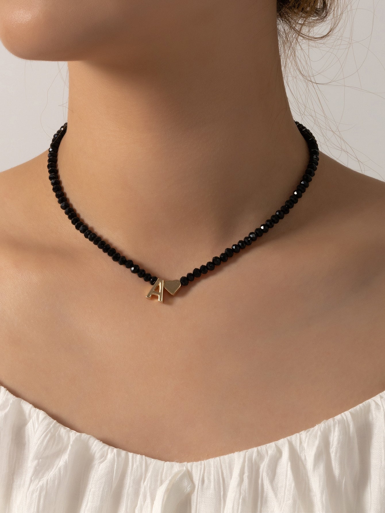 قلادة النمط البوهيمي أسود خرز حرف & بتعليقة القلب قطعة واحدة