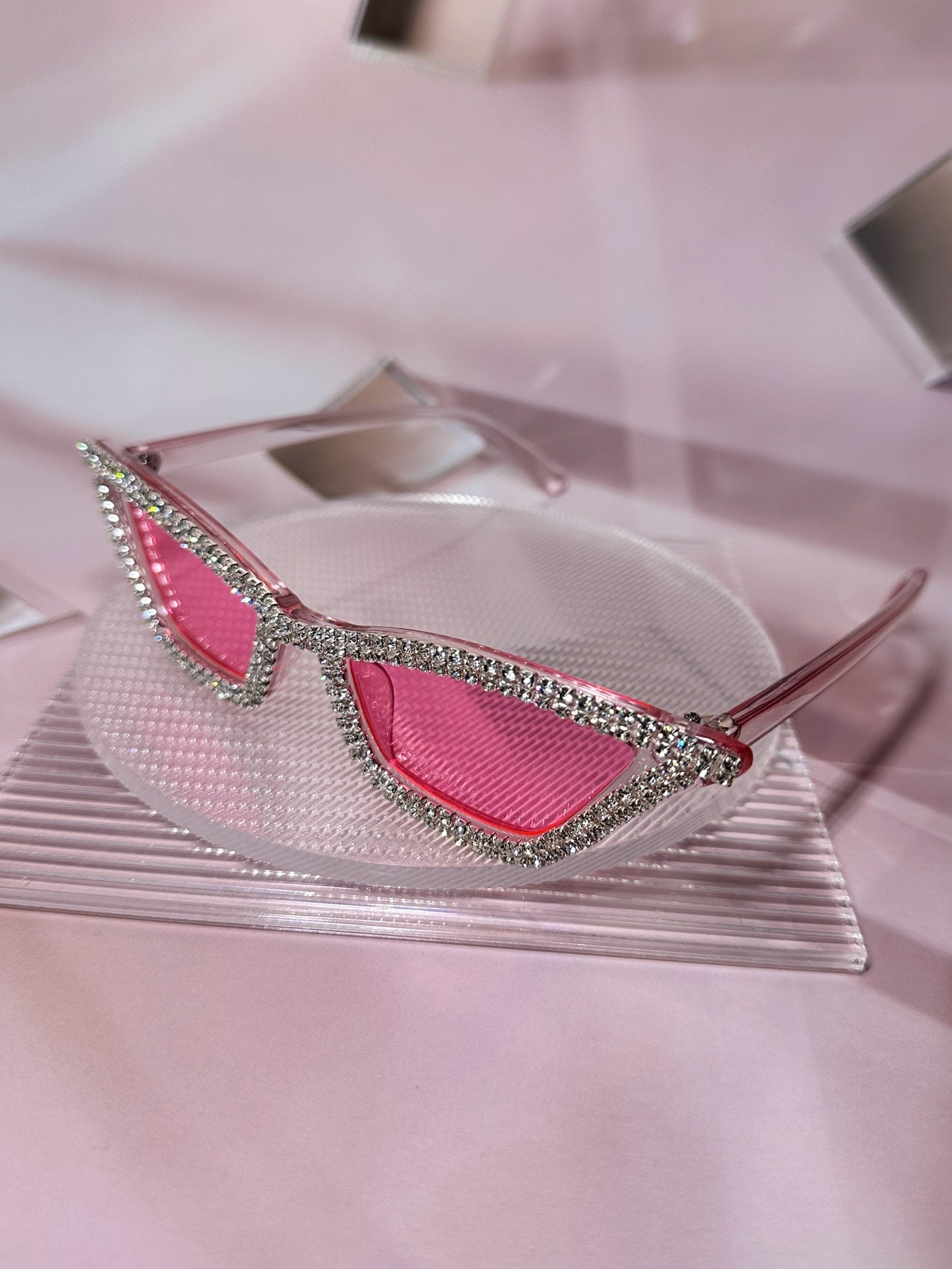 نظارات حفلات موضة فاخرة للنساء مُزينة بالراين واكريستال بإطار وردي بلاستيكي زوج واحد