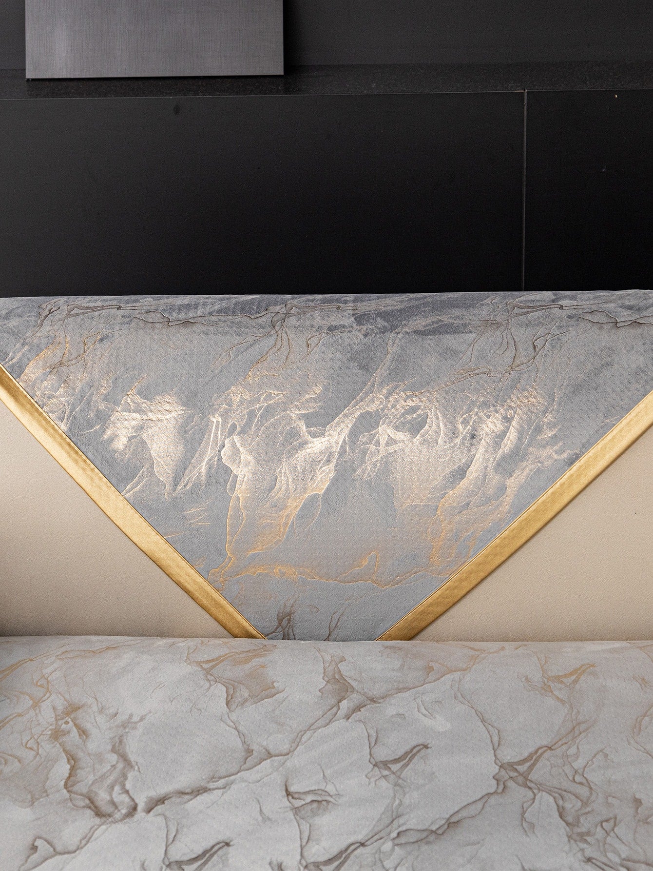 قطعة طقم غطاء أريكة جاكار بحافة ذهبية