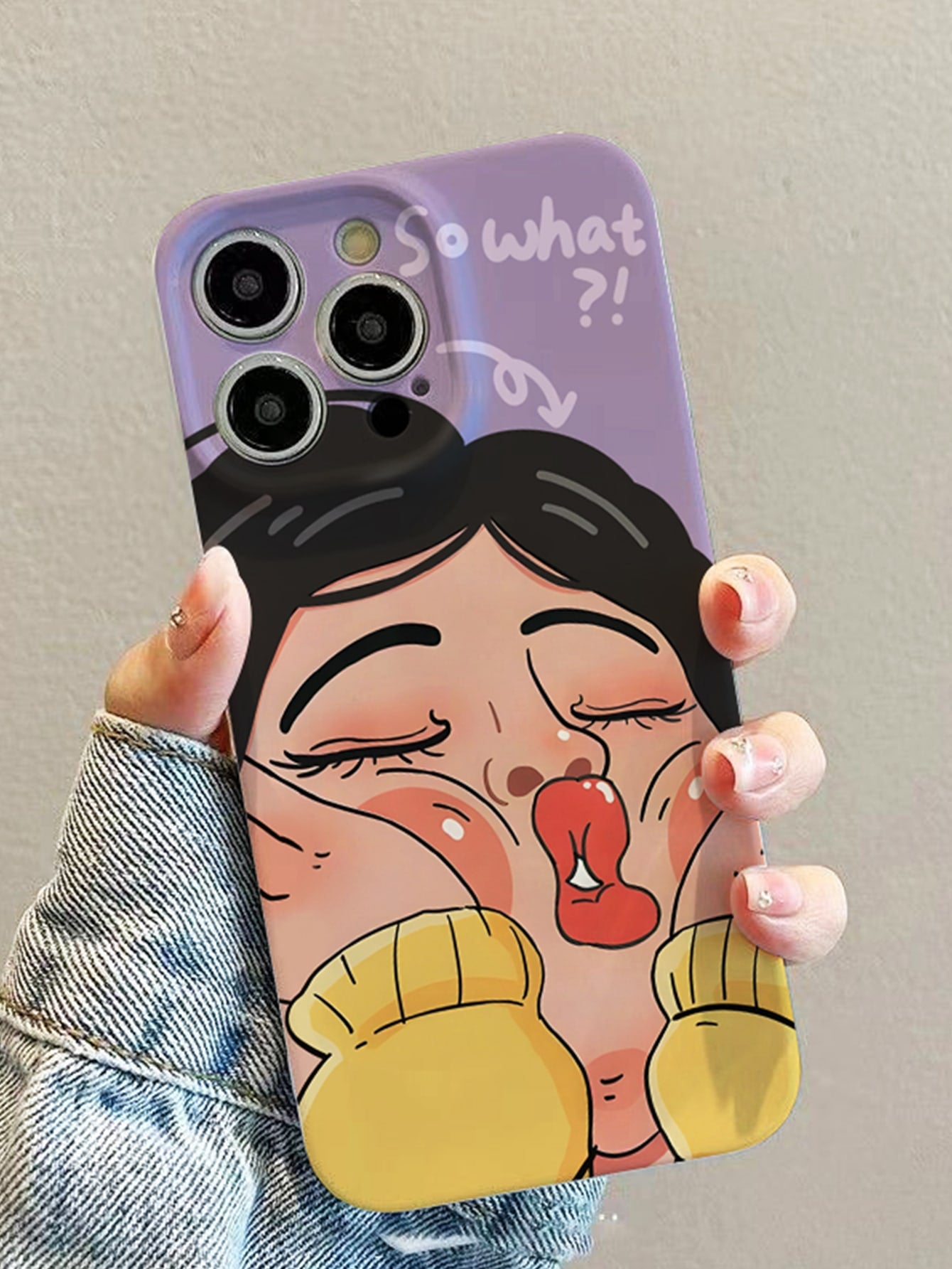 غلاف هاتف مضحك بتصميم فتاة تمسك بوجهها