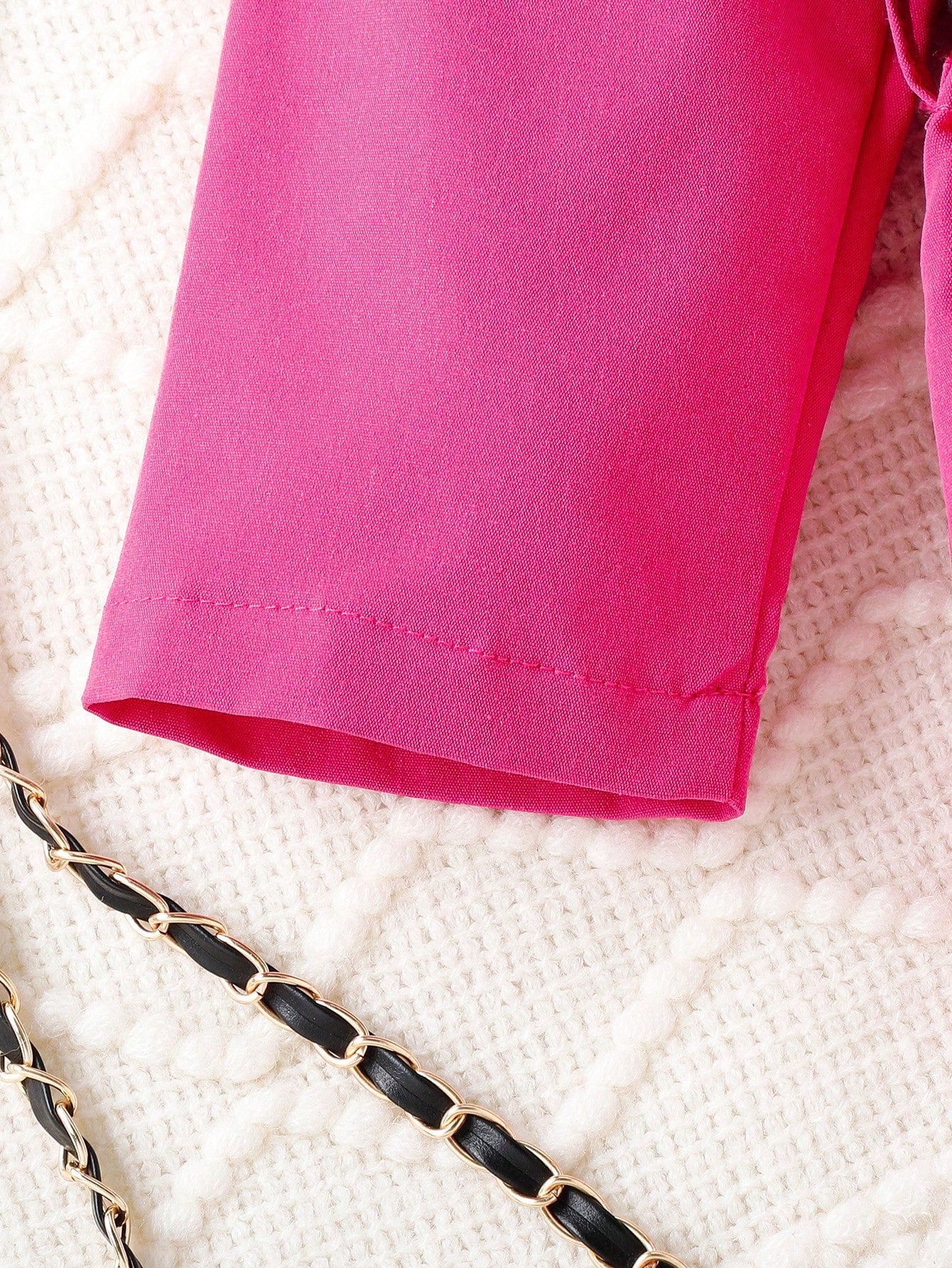 سترة بحزام ومزخرفة بكشكشة للفتيات الصغيرات وبلوزة وسروال كامي