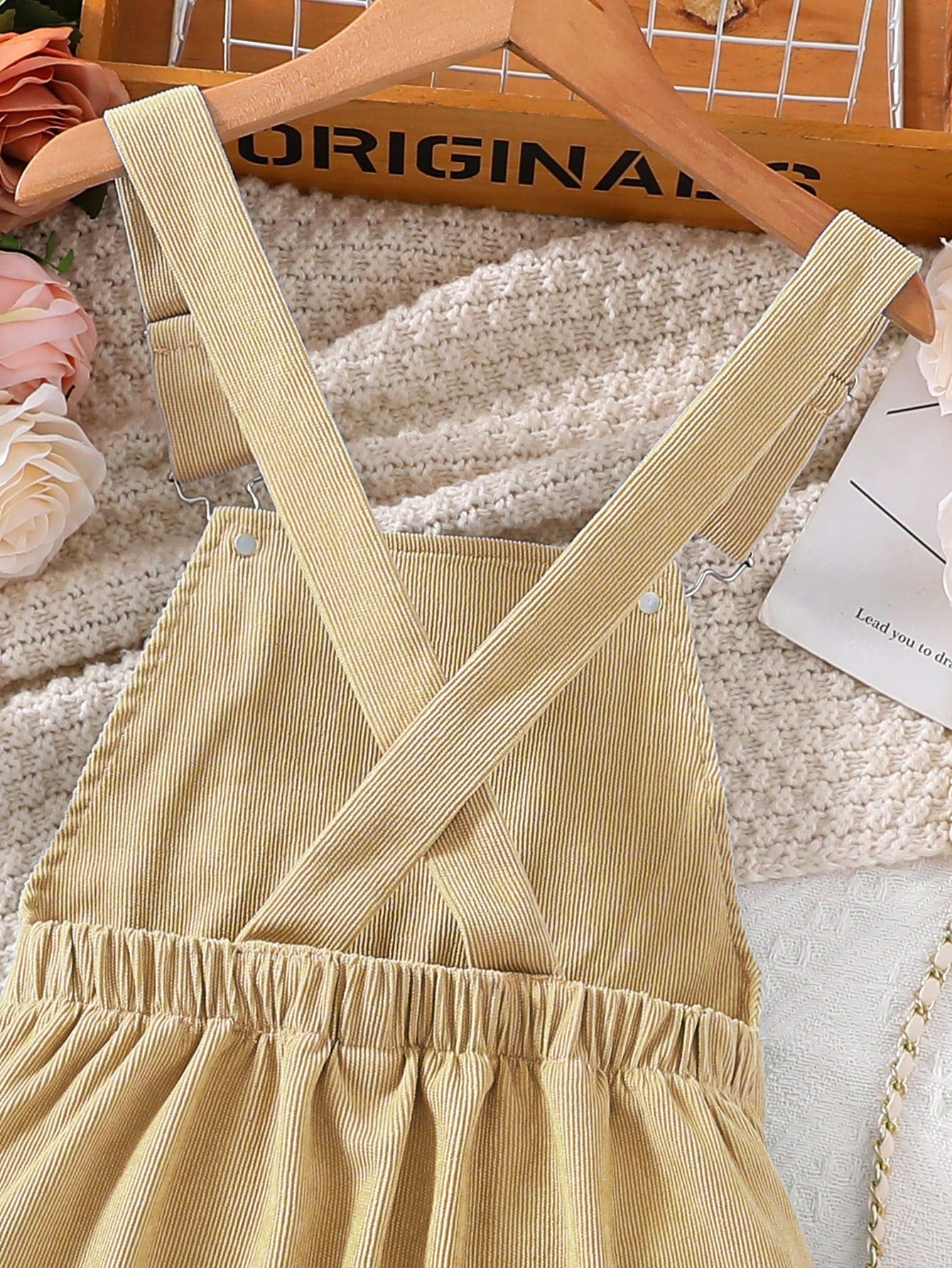 فستان افرول تفاصيل مرقع بعبارة نسيج قطن بدون تي شيرت بنت طفل