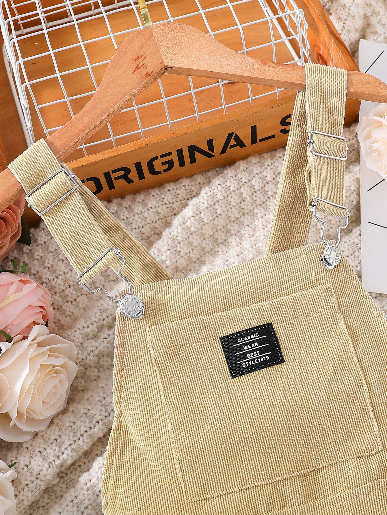 فستان افرول تفاصيل مرقع بعبارة نسيج قطن بدون تي شيرت بنت طفل