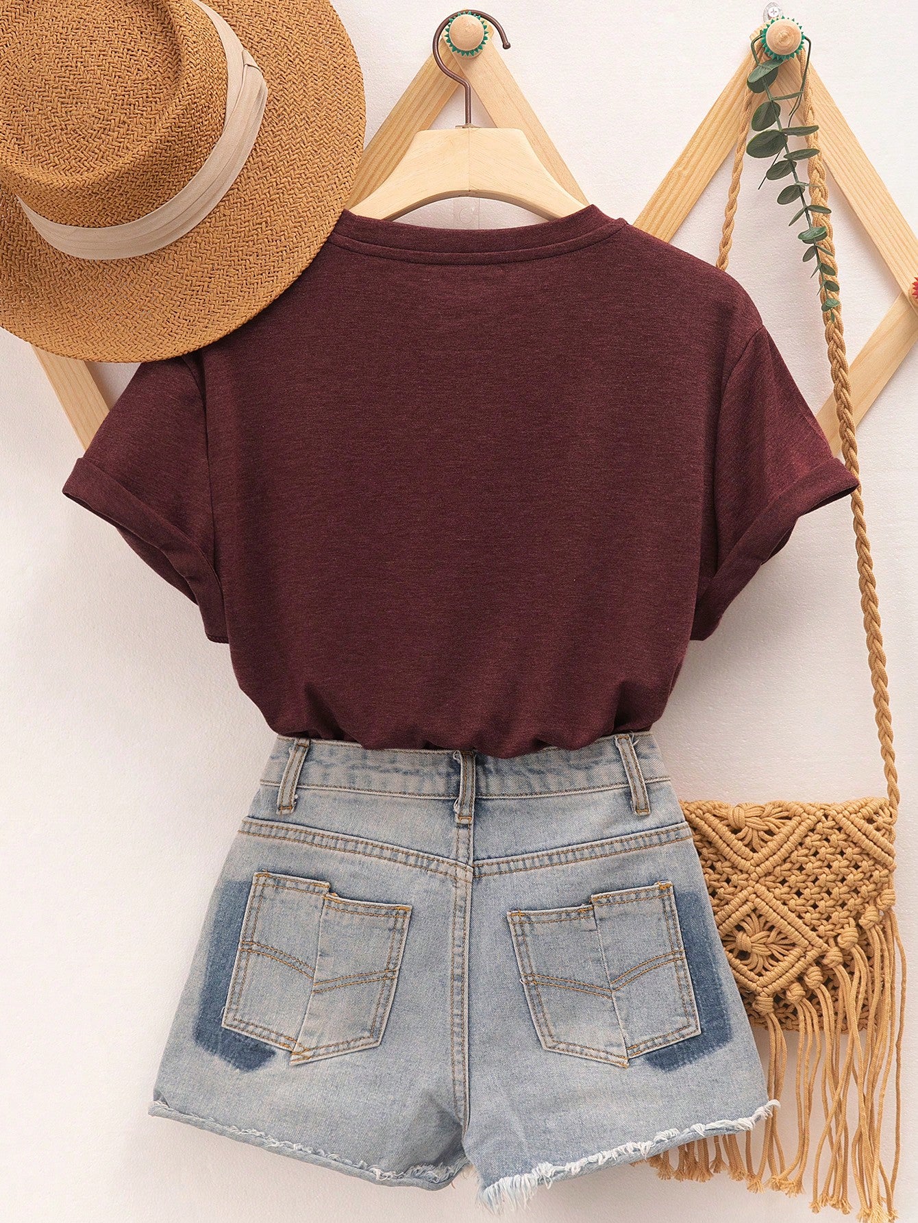 تي شيرت قمر & طباعة الأزهار