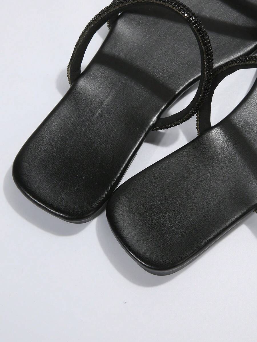 صنادل نسائية