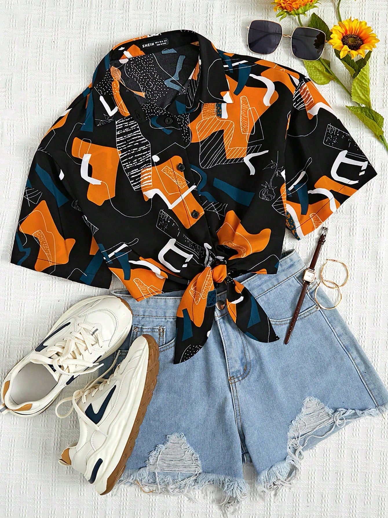 قميص مقصوص ربطة أمامية بطبعة جرافيك لفصل الصيف