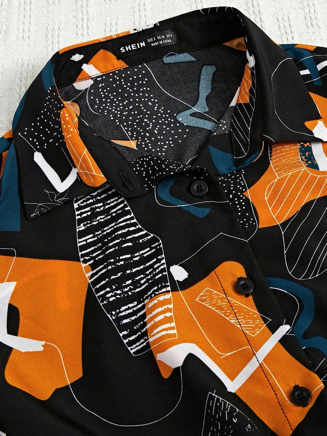 قميص مقصوص ربطة أمامية بطبعة جرافيك لفصل الصيف