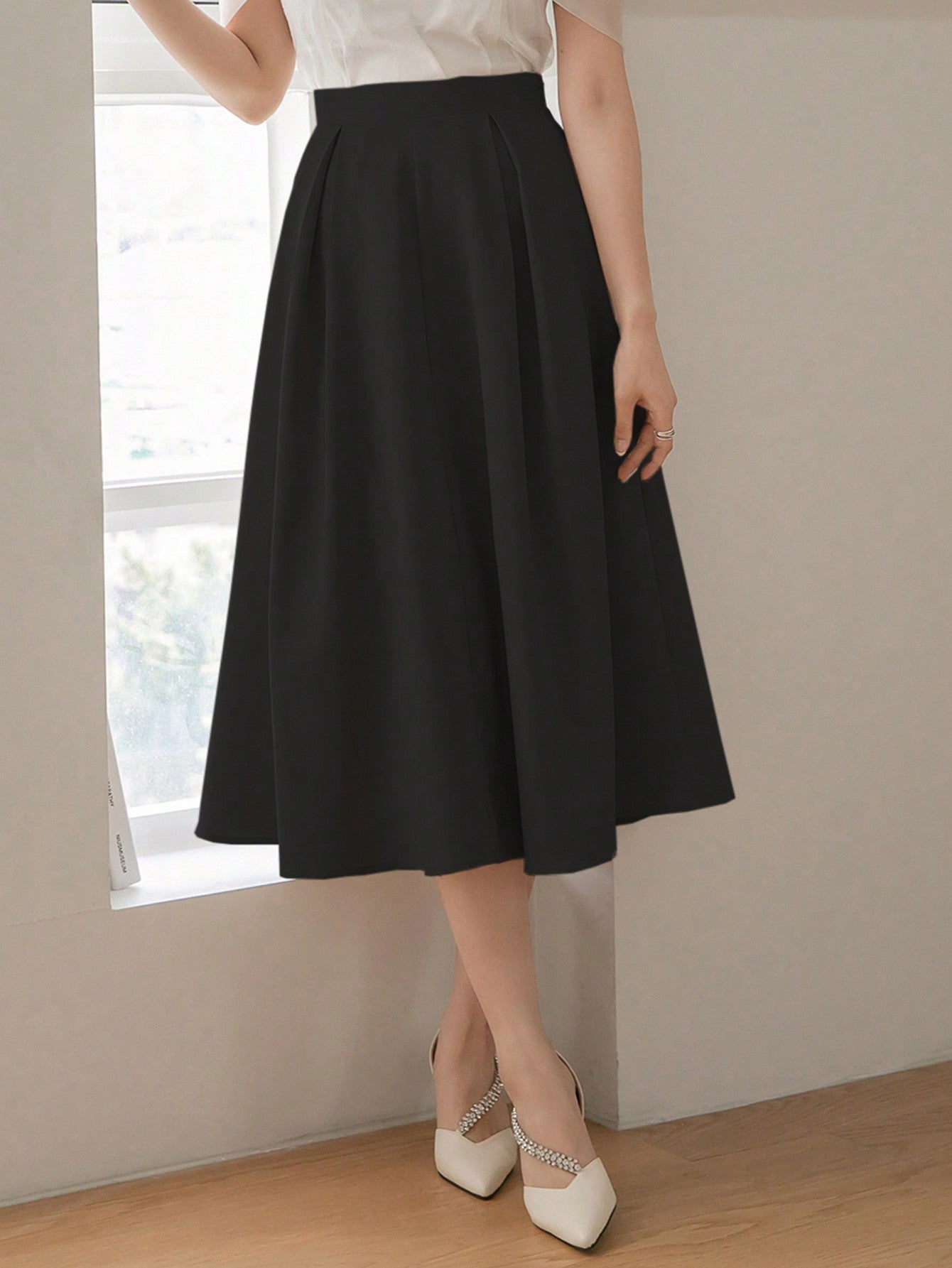 تنورة خصر عالي بتفاصيل طية التجاعيد