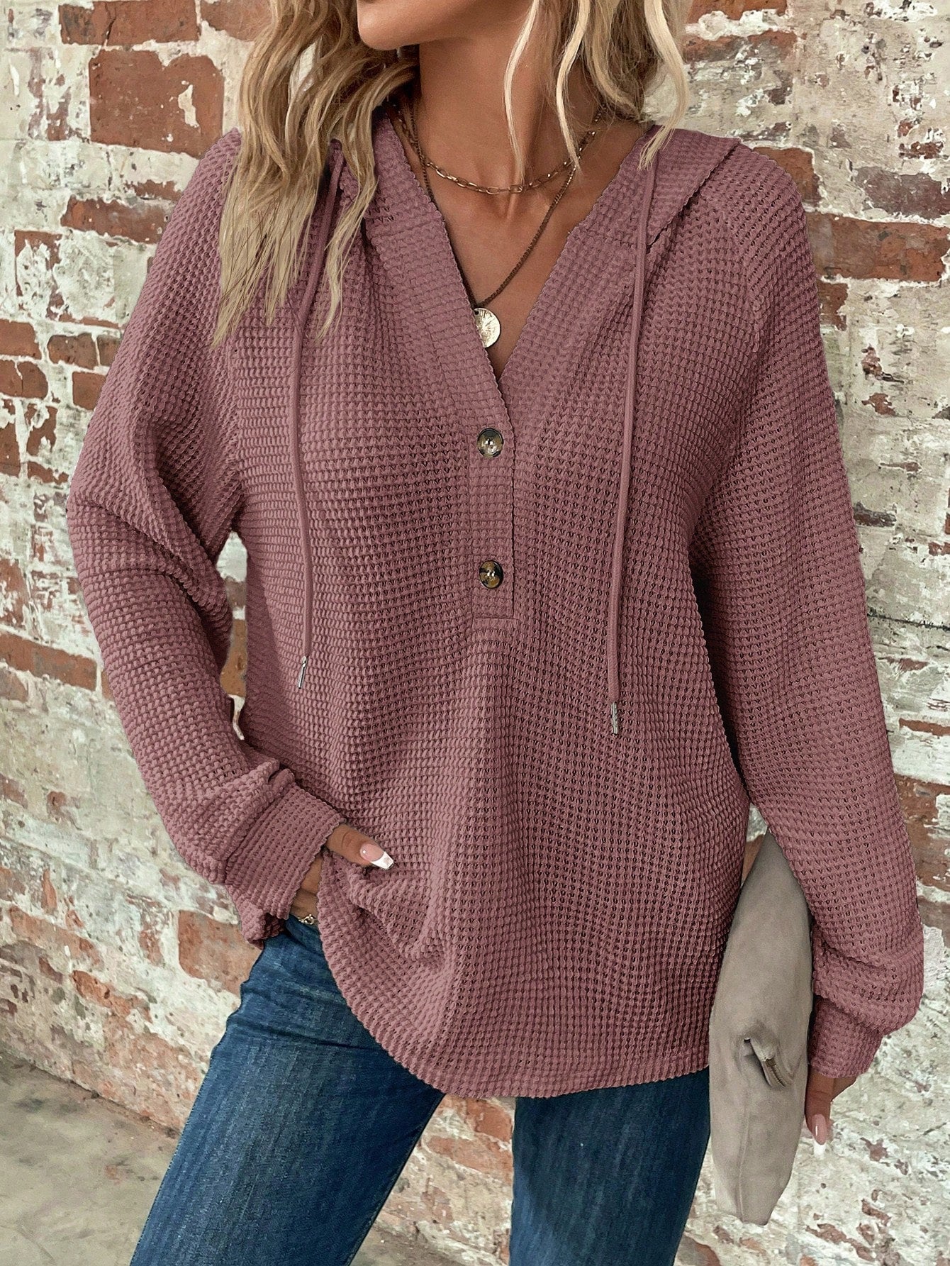 بلوفر كنزة برباط خصر ذو أكمام رجلان بنصف زر وقشابية مصنوع من نسيج المفرقع، بأكمام طويلة