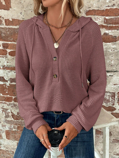 بلوفر كنزة برباط خصر ذو أكمام رجلان بنصف زر وقشابية مصنوع من نسيج المفرقع، بأكمام طويلة