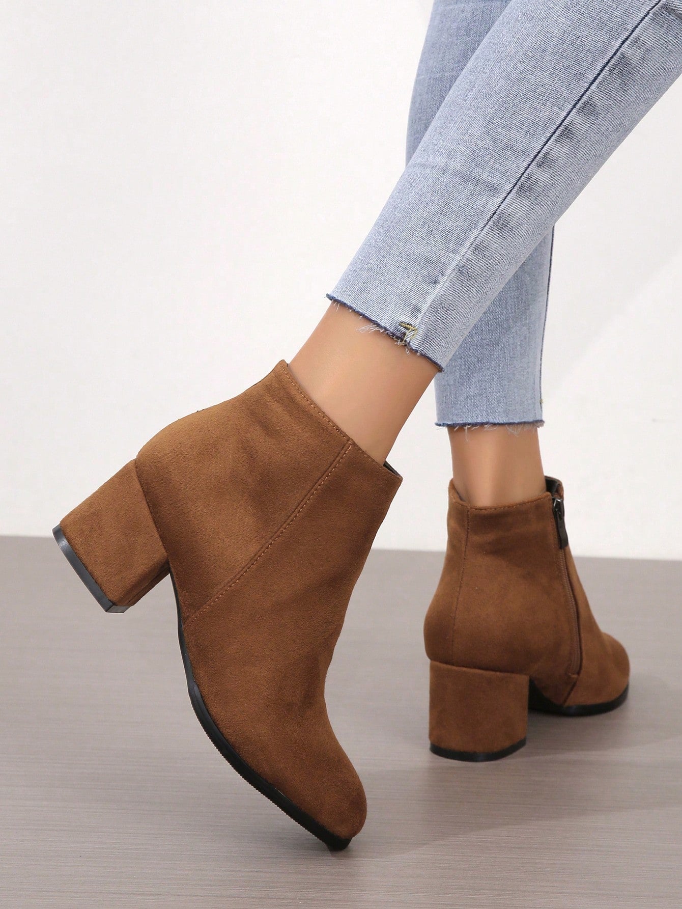 جزمة برقبة طويلة الموضة