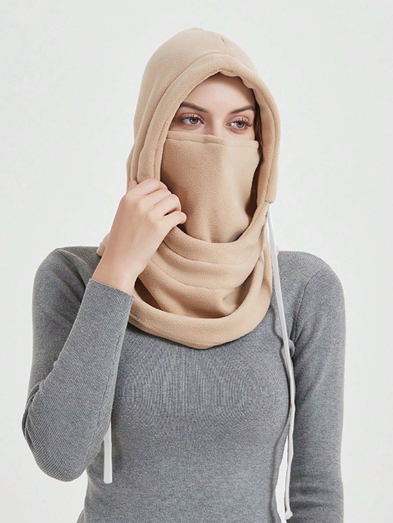 قطعة واحدة من قبعة بالاكلافا المصنوعة من الصوف