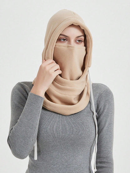 قطعة واحدة من قبعة بالاكلافا المصنوعة من الصوف