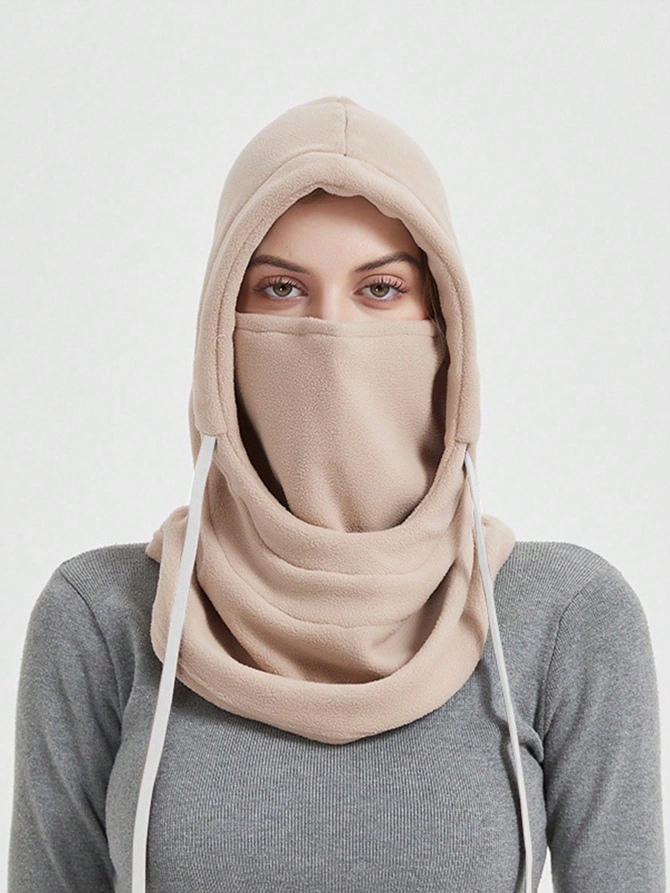 قطعة واحدة من قبعة بالاكلافا المصنوعة من الصوف