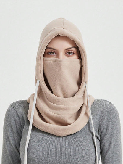 قطعة واحدة من قبعة بالاكلافا المصنوعة من الصوف