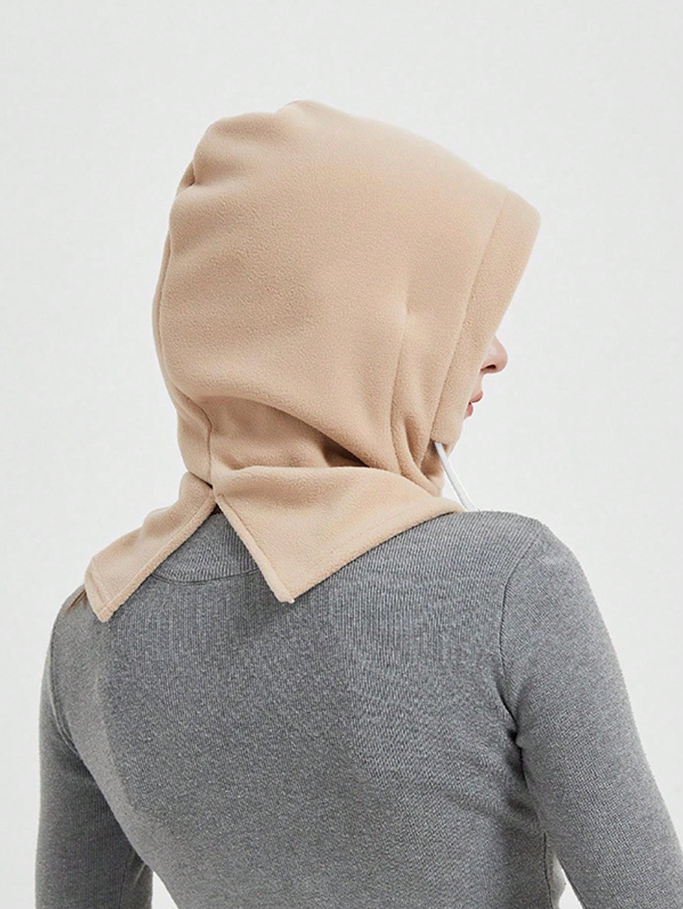 قطعة واحدة من قبعة بالاكلافا المصنوعة من الصوف