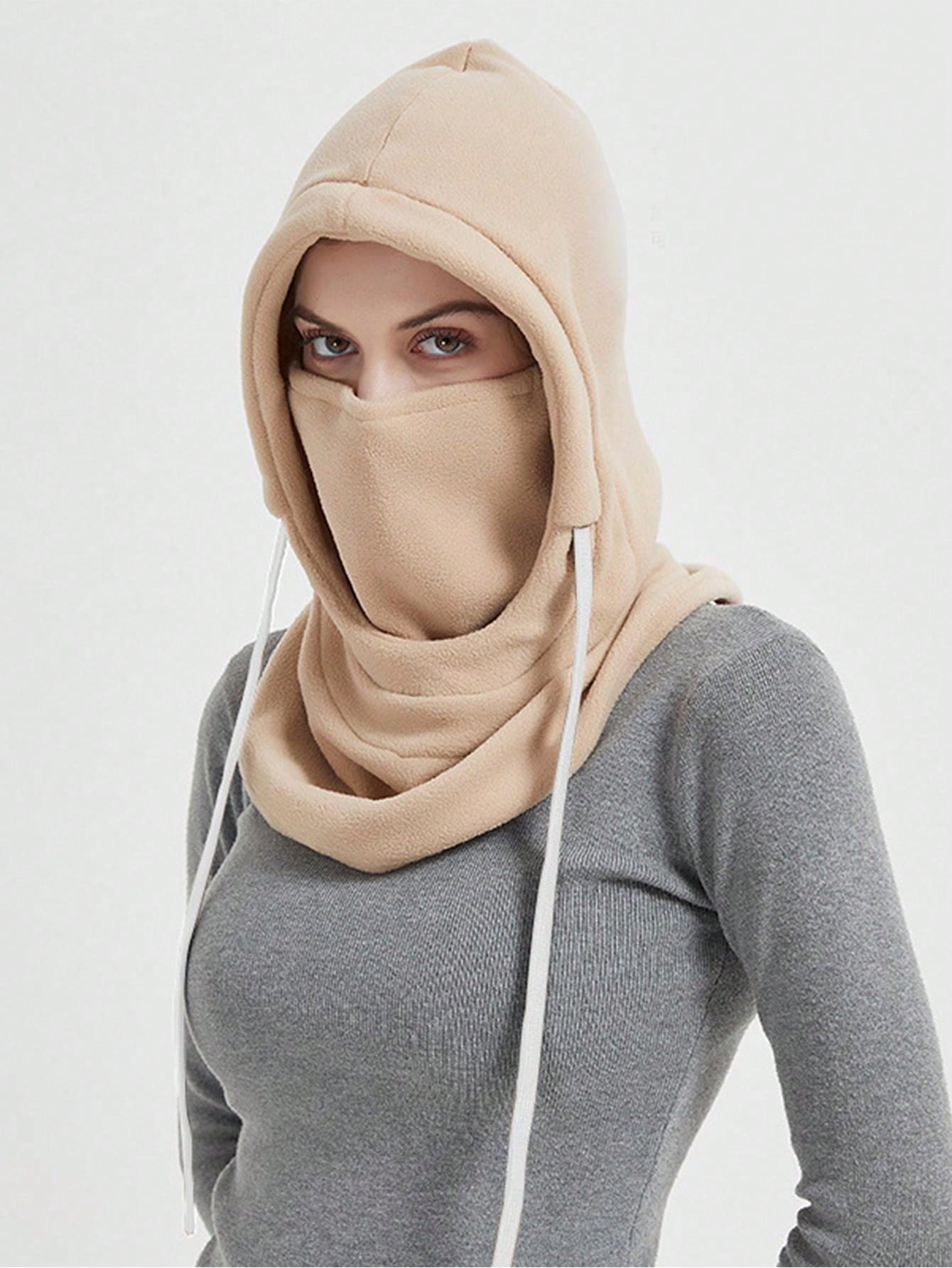 قطعة واحدة من قبعة بالاكلافا المصنوعة من الصوف