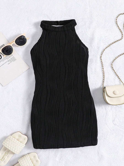 تيشيرت بياقة دائرية وأكمام قصيرة