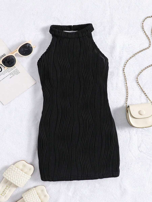 تيشيرت بياقة دائرية وأكمام قصيرة