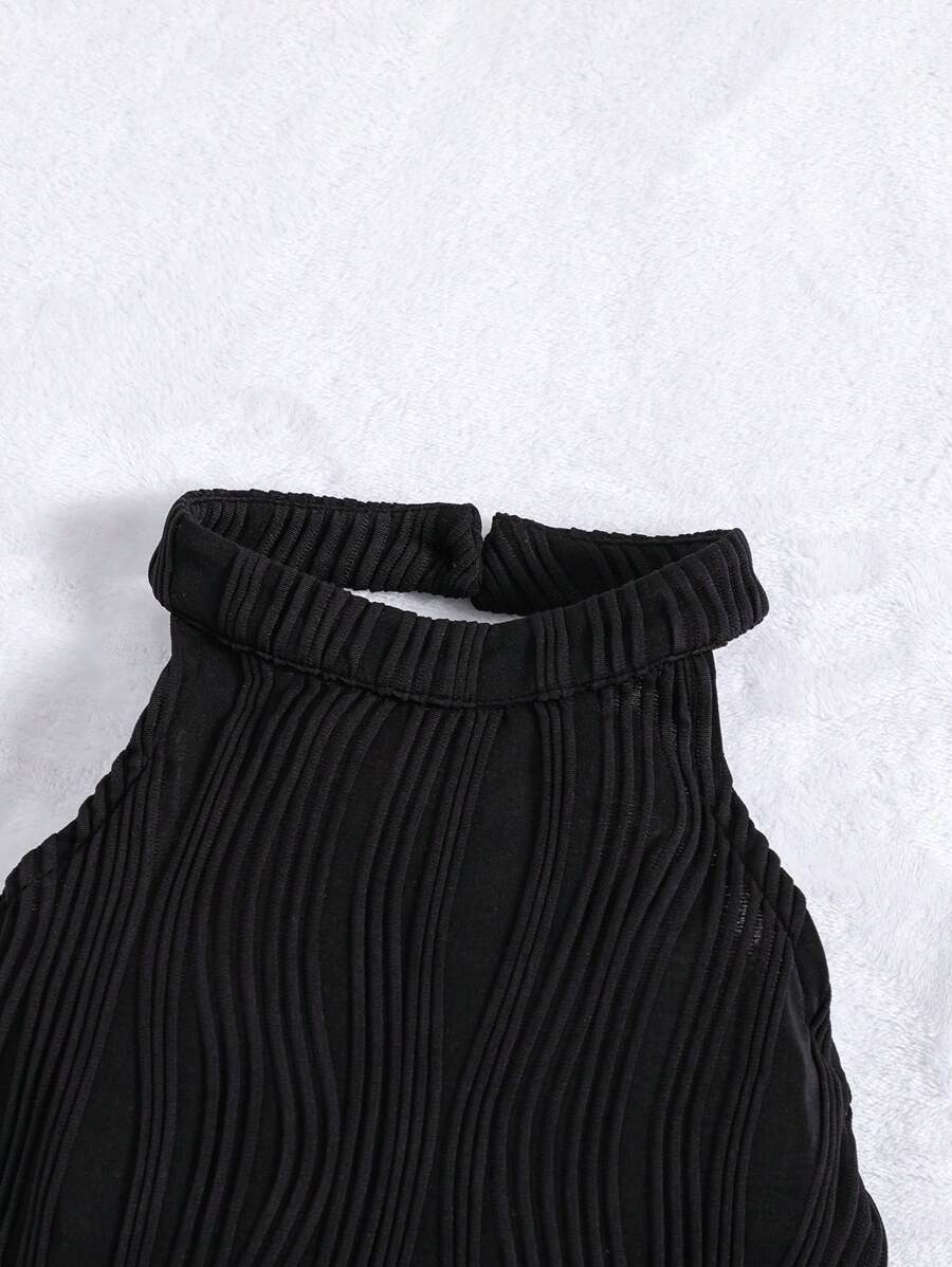 تيشيرت بياقة دائرية وأكمام قصيرة