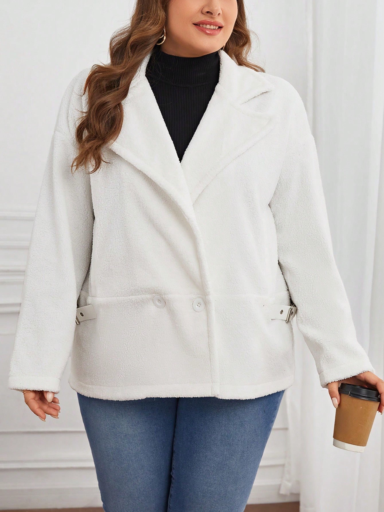 معطف تيدي بياقة مطوي مسنن منخفض الاكتاف مقاس كبير