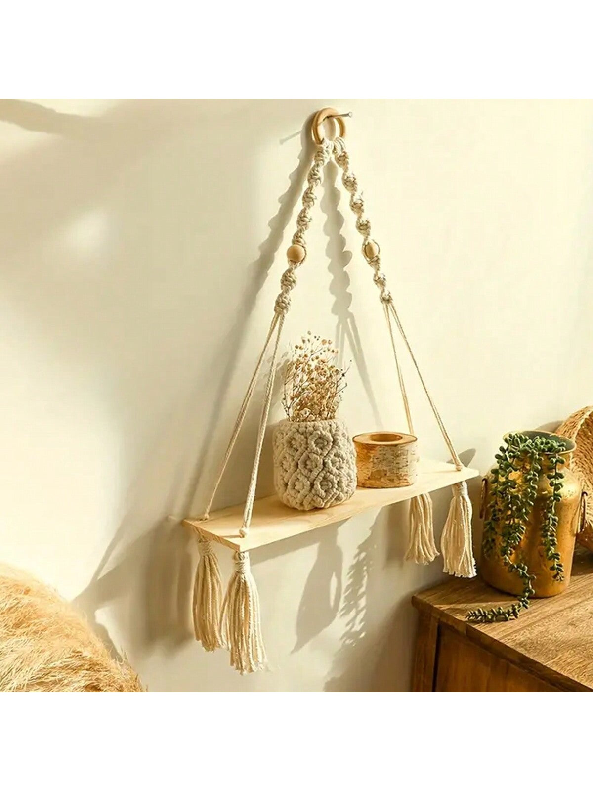 قطعة نبات معلق على الحائط