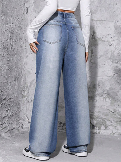 جينز ممزق عالي الخصر وواسع الساق