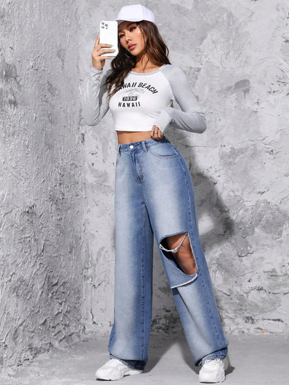 جينز ممزق عالي الخصر وواسع الساق