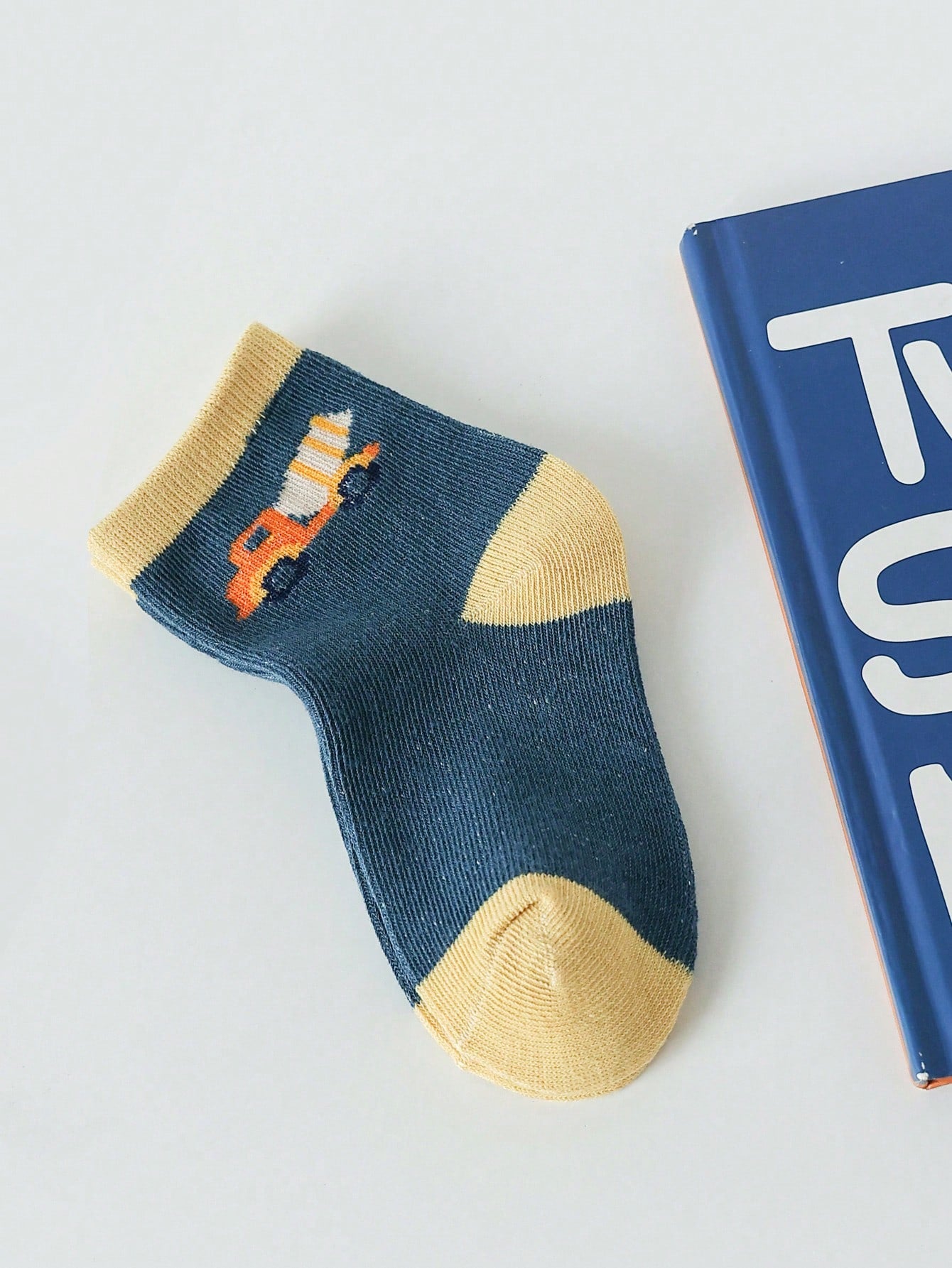 جوارب اطفال