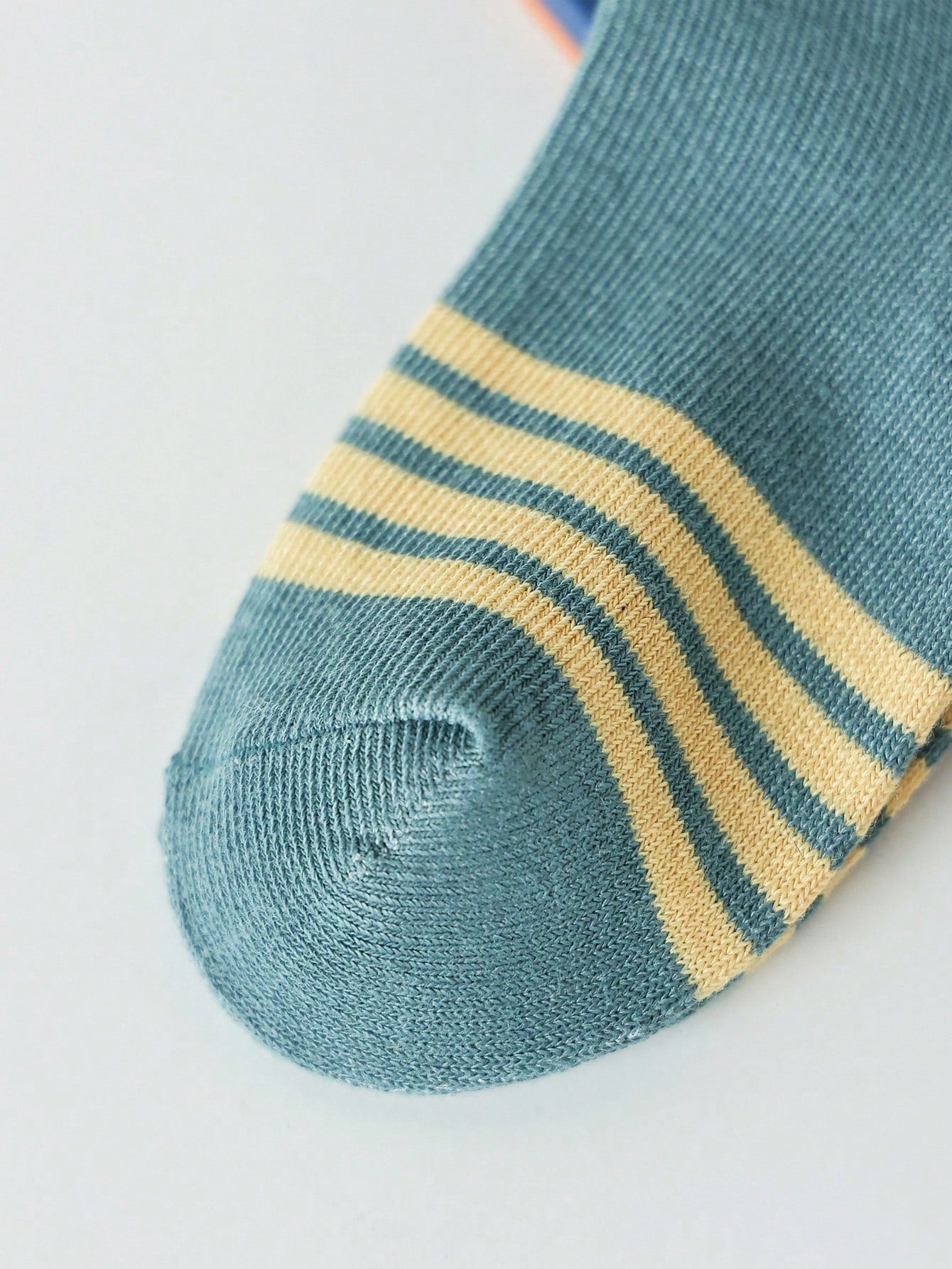 جوارب اطفال