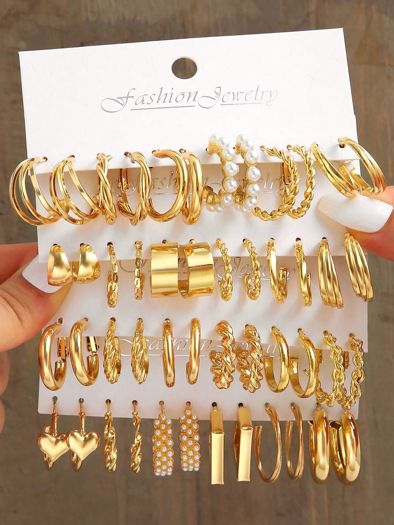 مجموعة 12 قطعة من الأقراط الهندسية البسيطة المصنوعة من اللؤلؤ الصناعي والمعدن للنساء، هدية للأعياد والمواعيد العاطفية والإرتداء اليومي