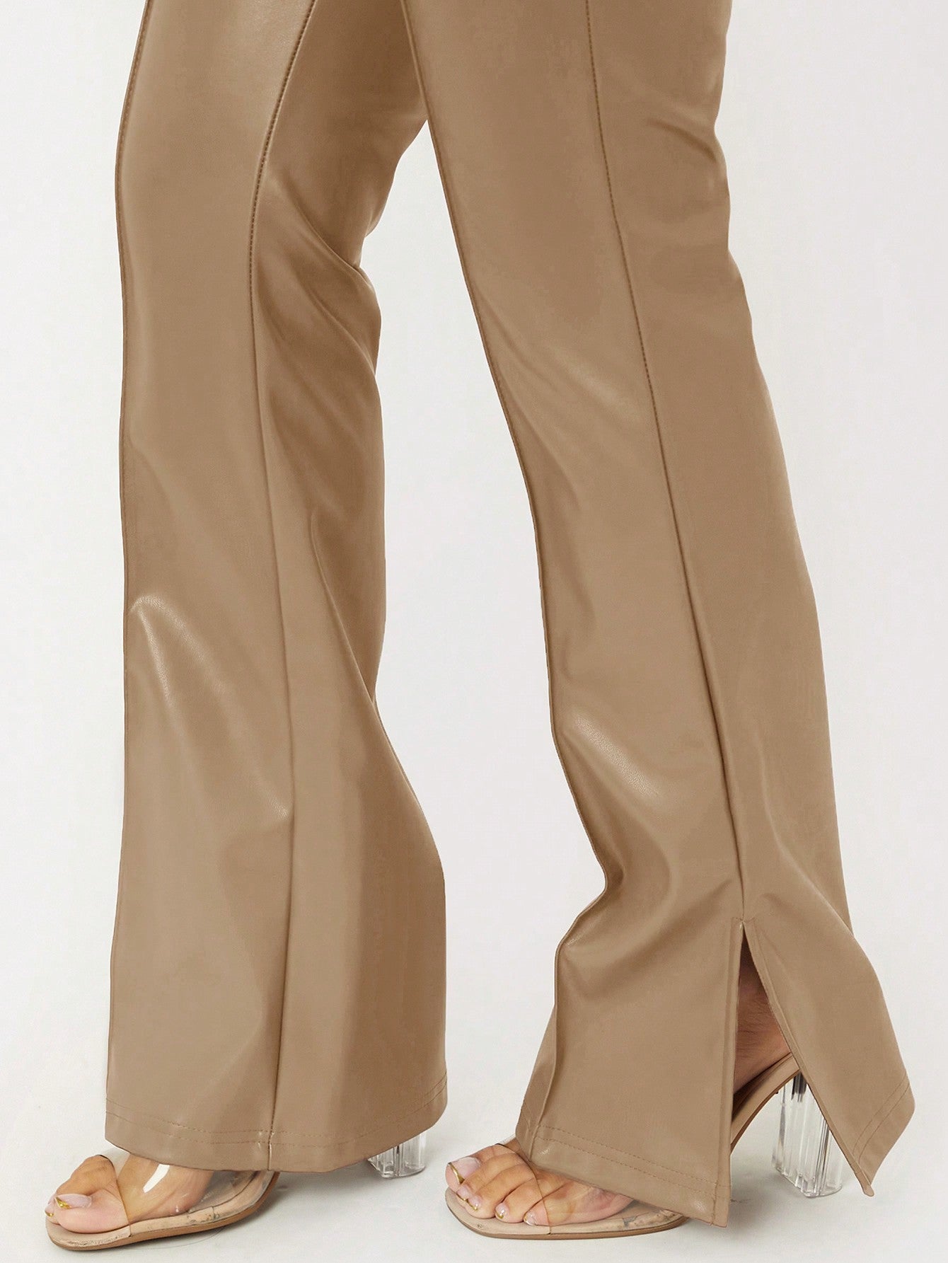 بنطلون بساق واسع خصر عالي بحافة شق جلد صناعي