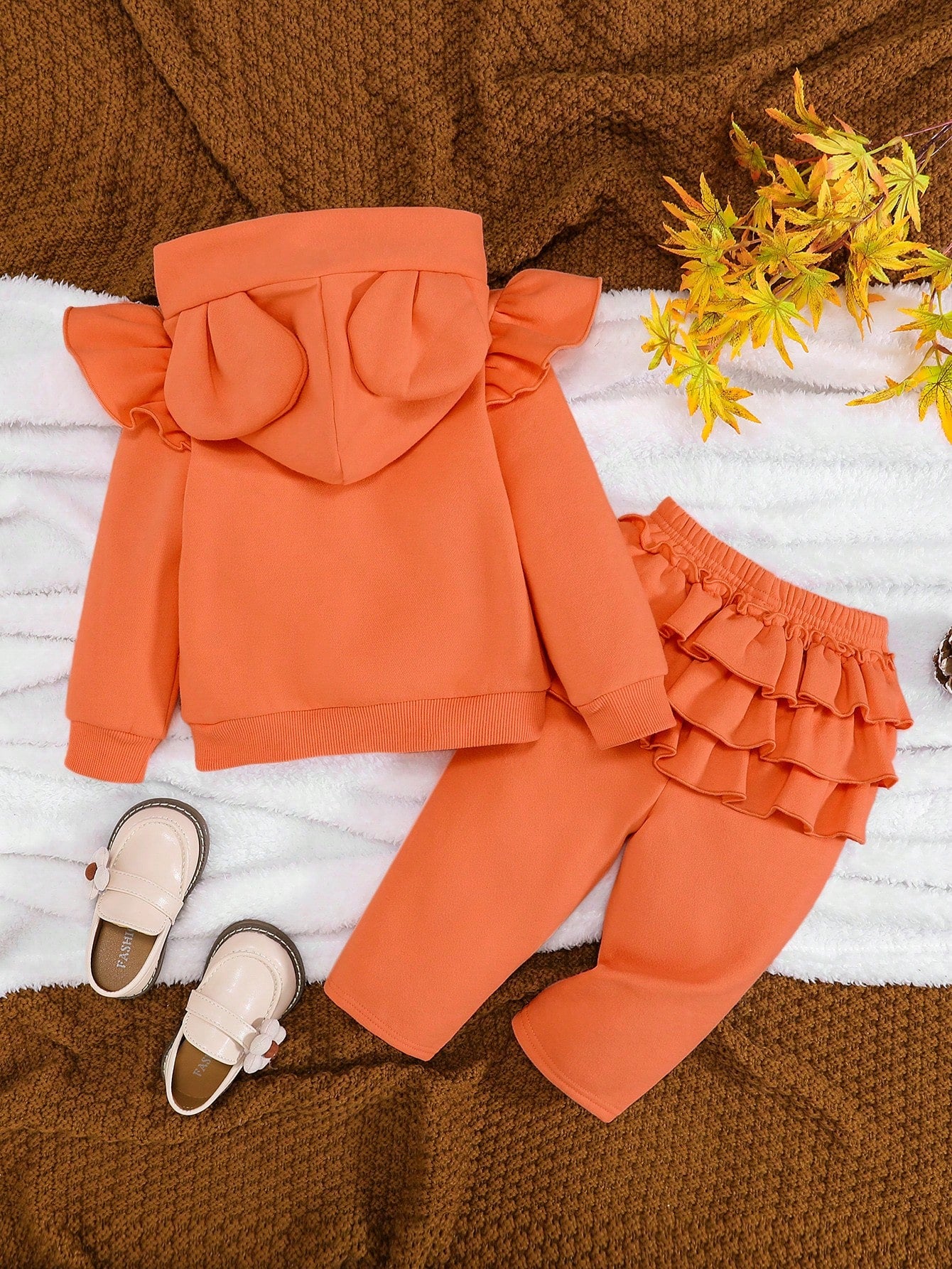 أطقم للأطفال البنات