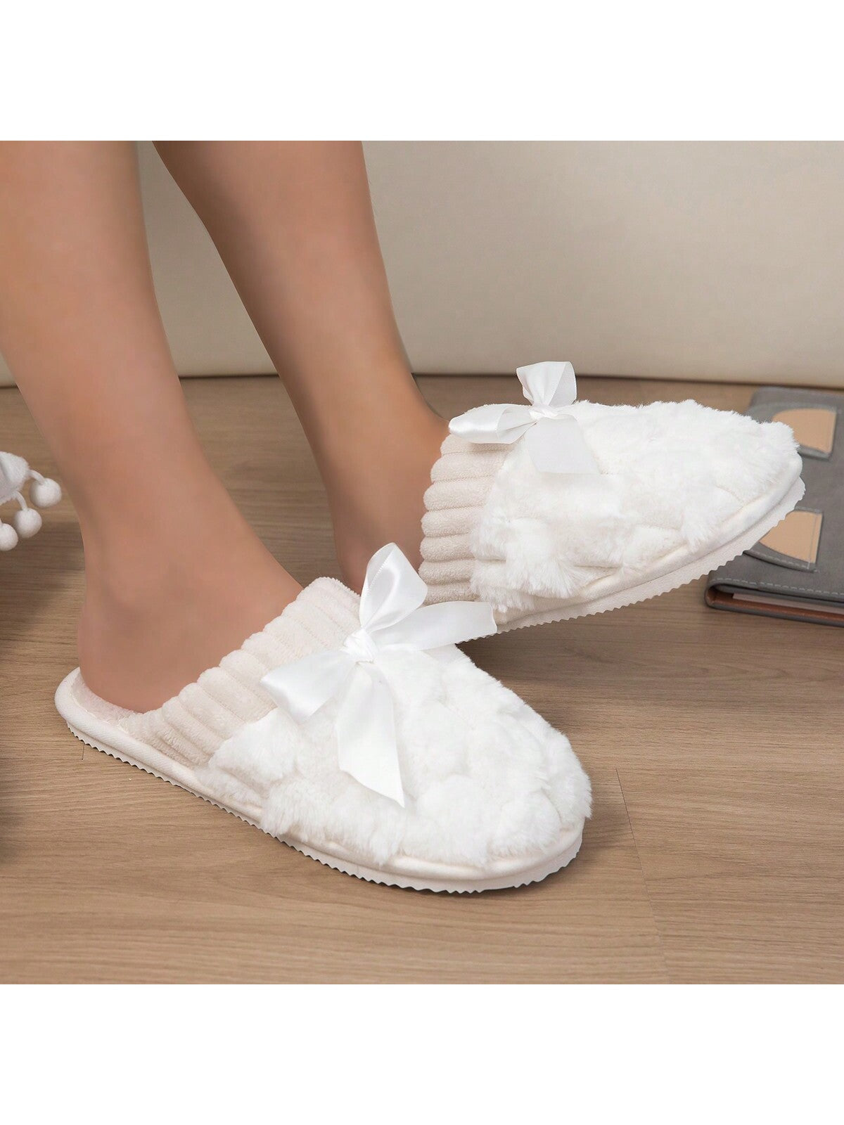 حذاء شتوي داخلي دافئ للنساء بشريط عقدة و نعل داخلي