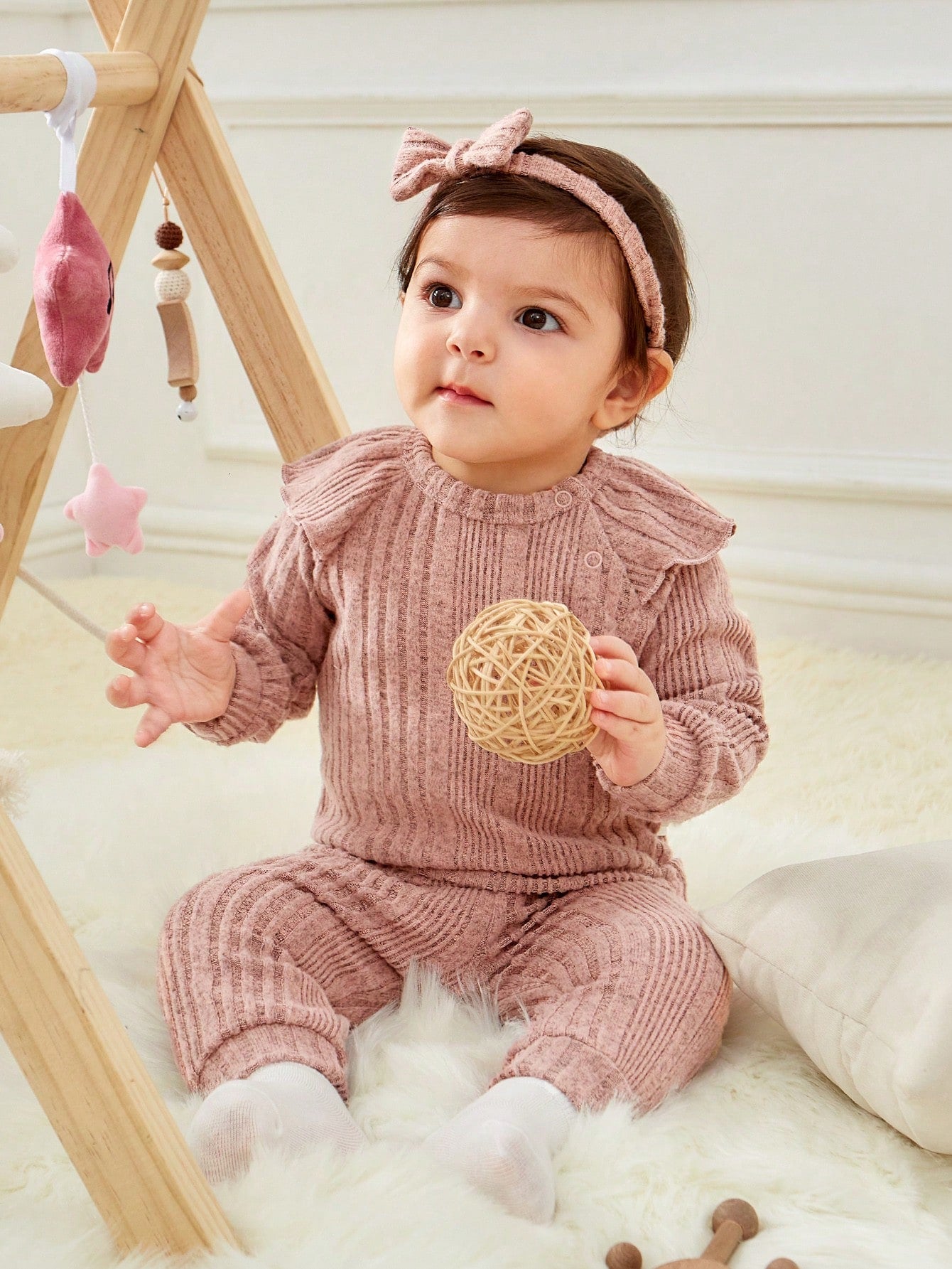 تي شيرت وبنطلون مقلم بكشكش مع عقال الرأس للبنات الاطفال