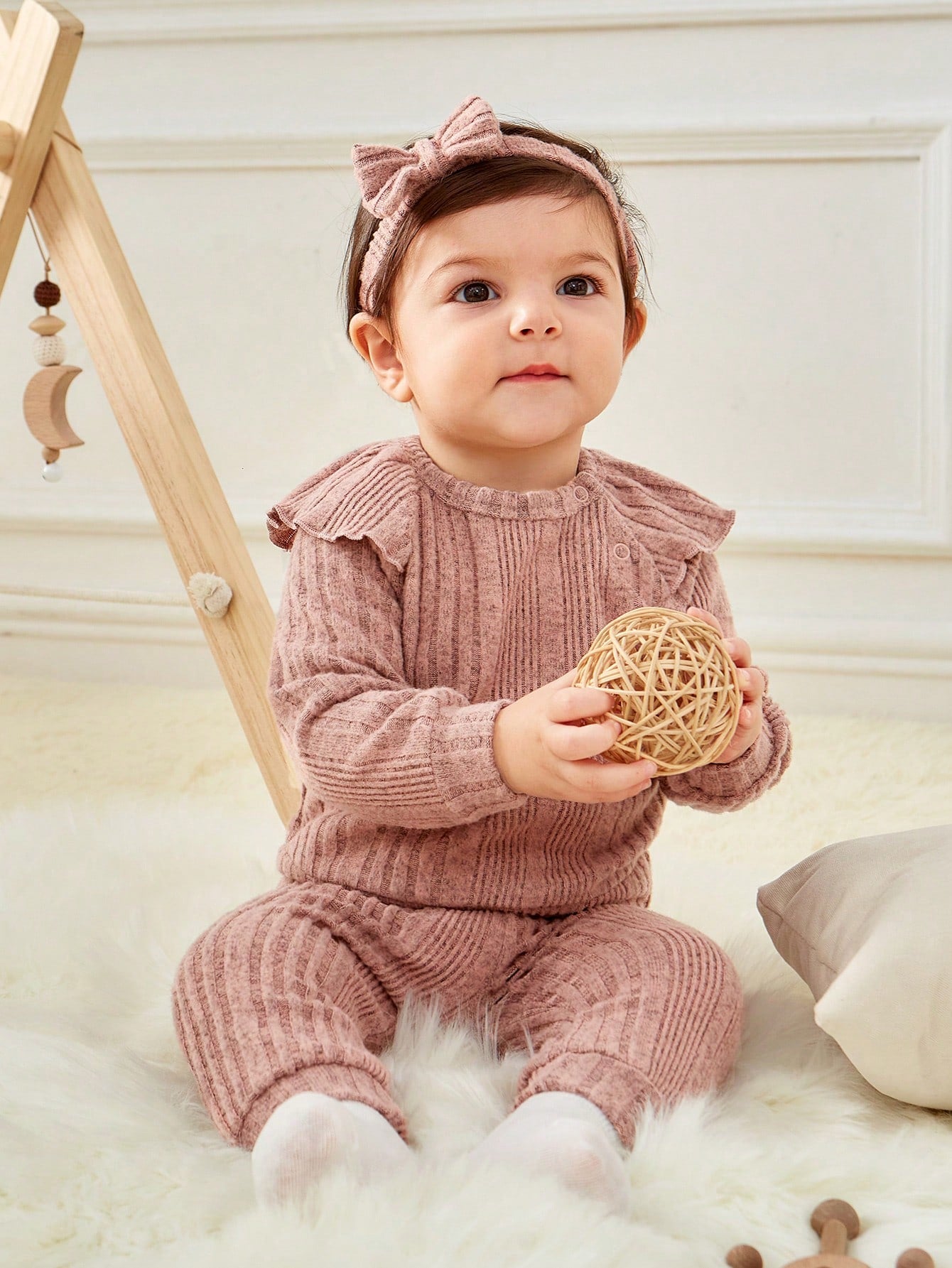 تي شيرت وبنطلون مقلم بكشكش مع عقال الرأس للبنات الاطفال