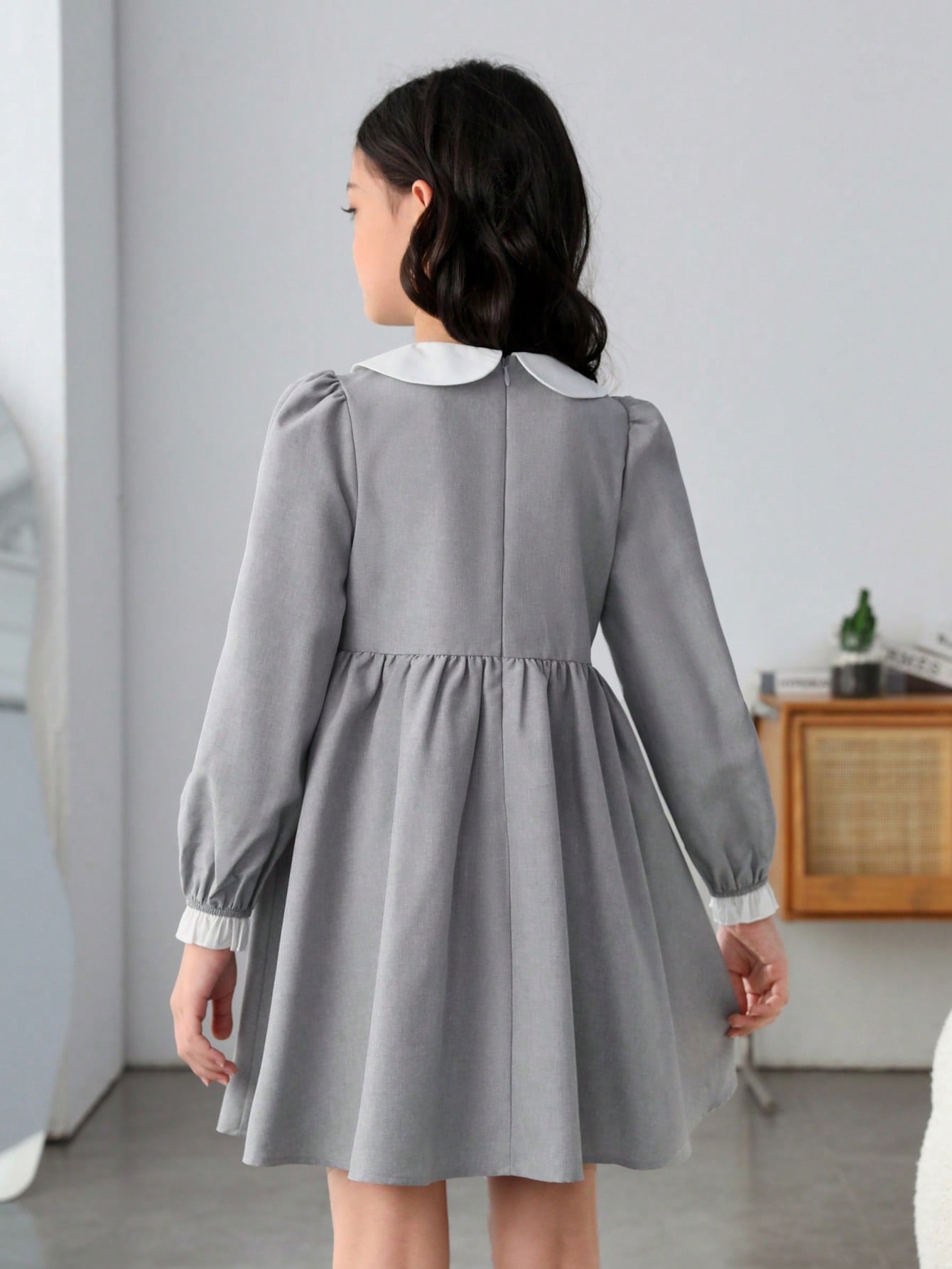 فستان سموك ياقة سحري اكمام منتفضة بنت طفل