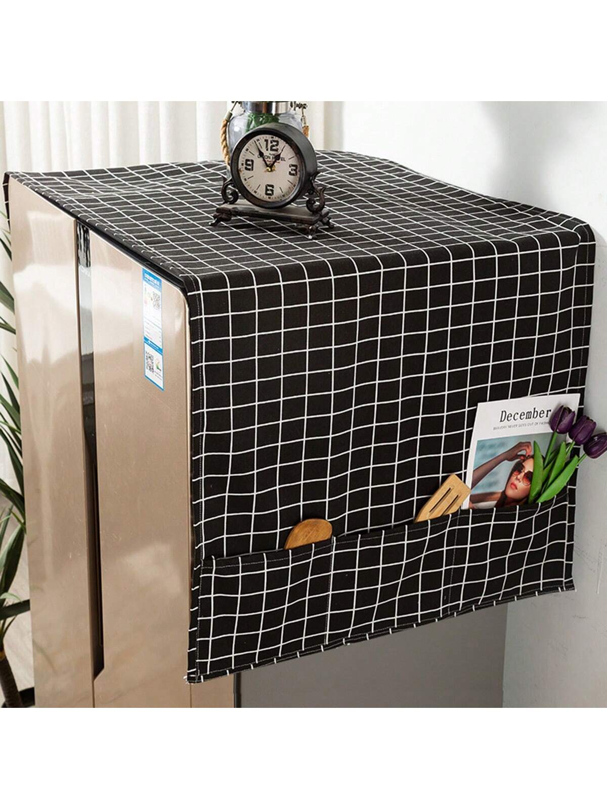 غطاء غبار جانبي أبيض وأسود بسيط