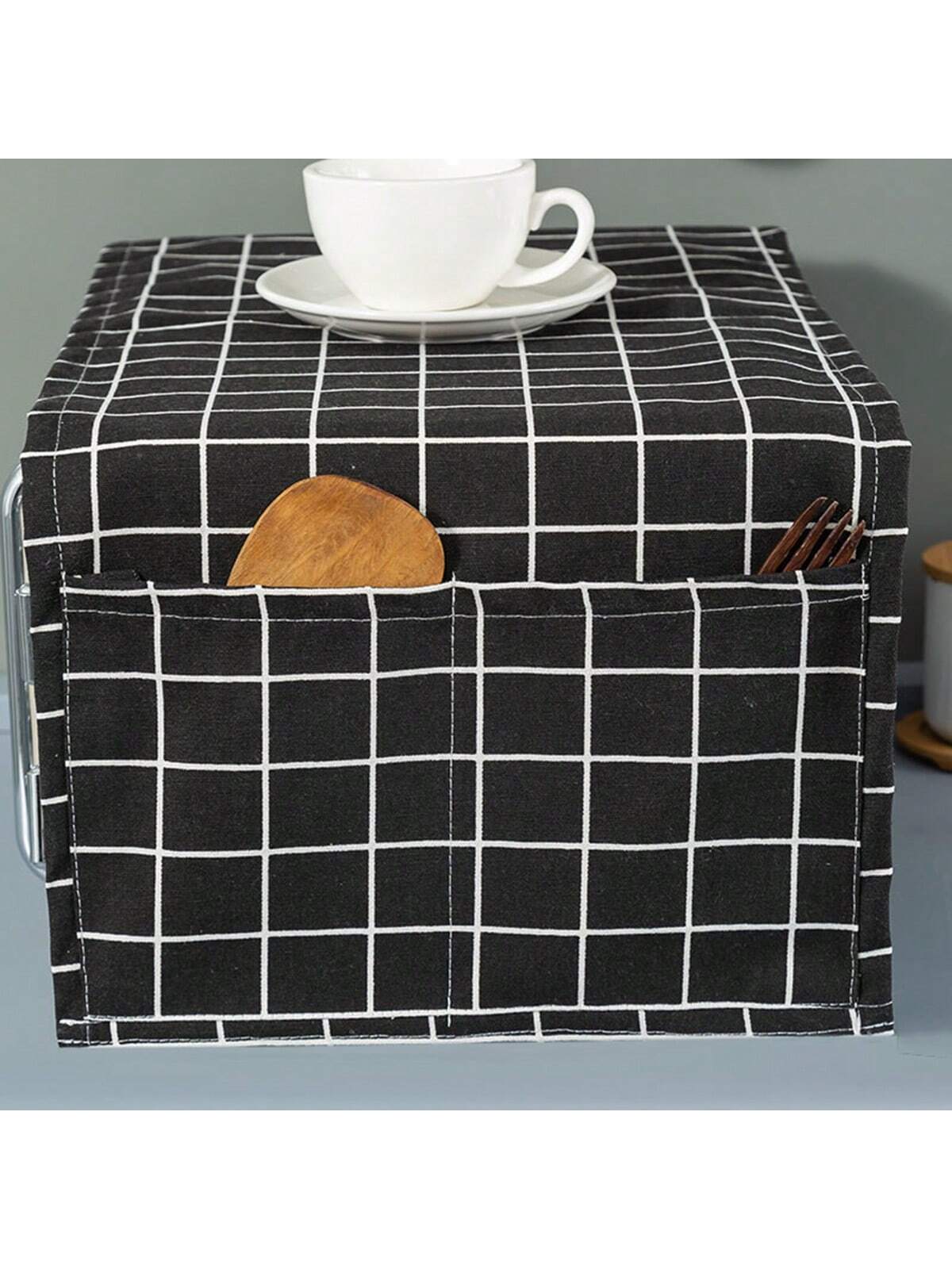 غطاء غبار جانبي أبيض وأسود بسيط