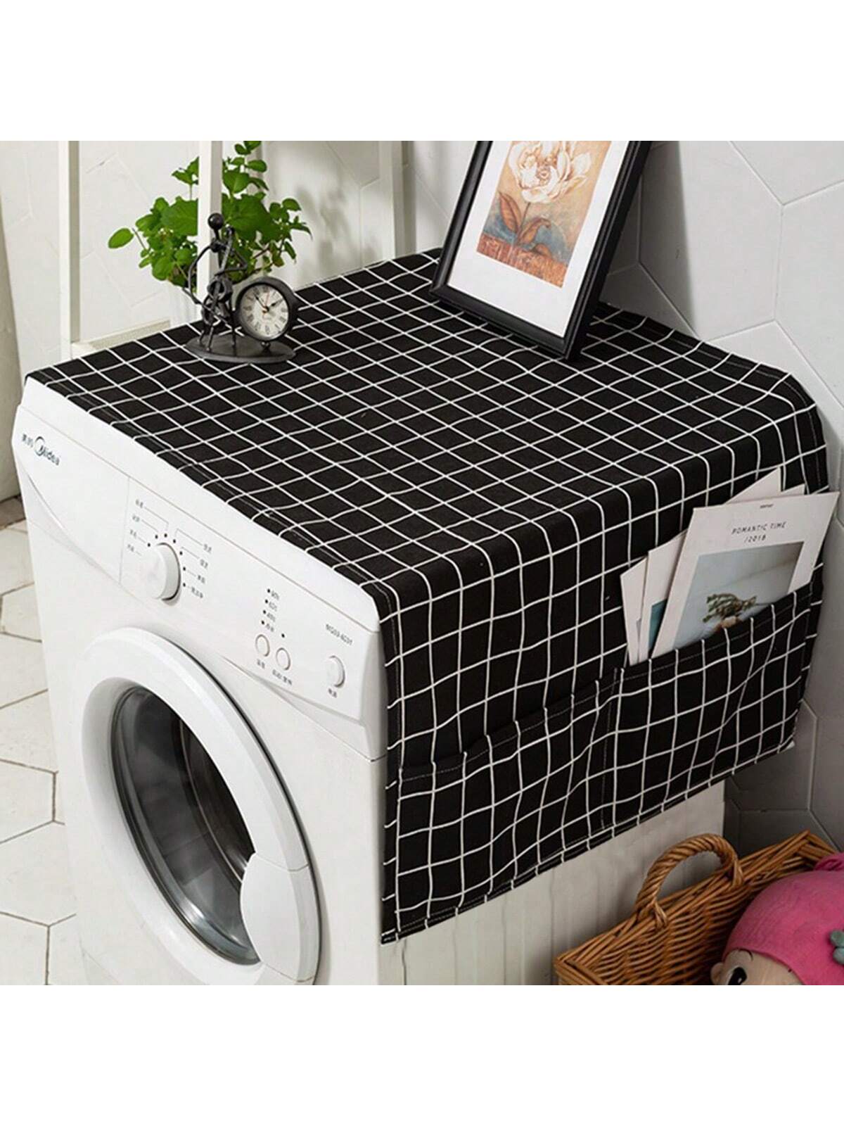 غطاء غبار جانبي أبيض وأسود بسيط