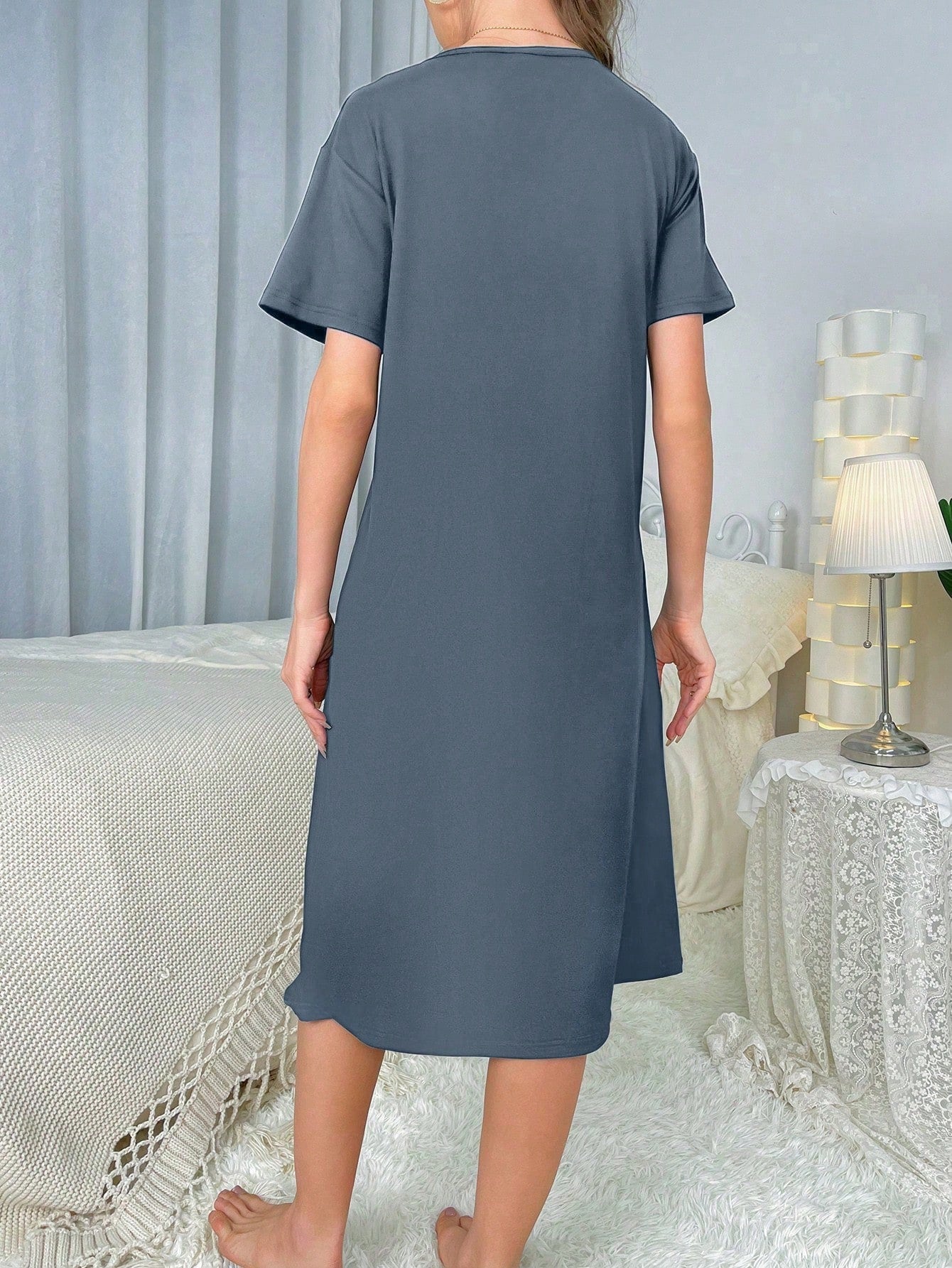 بيجامة نوم بطباعة كسول كرتوني