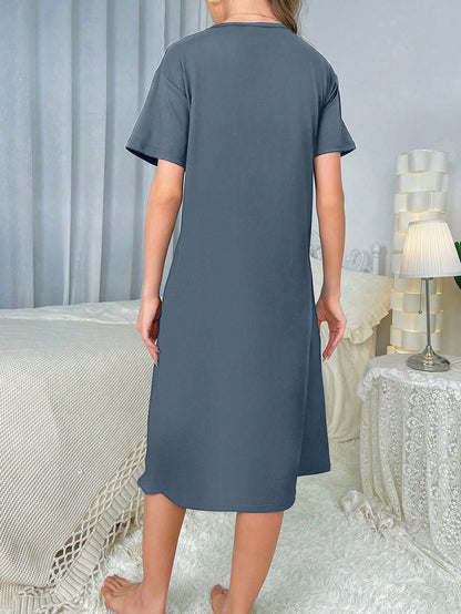 بيجامة نوم بطباعة كسول كرتوني